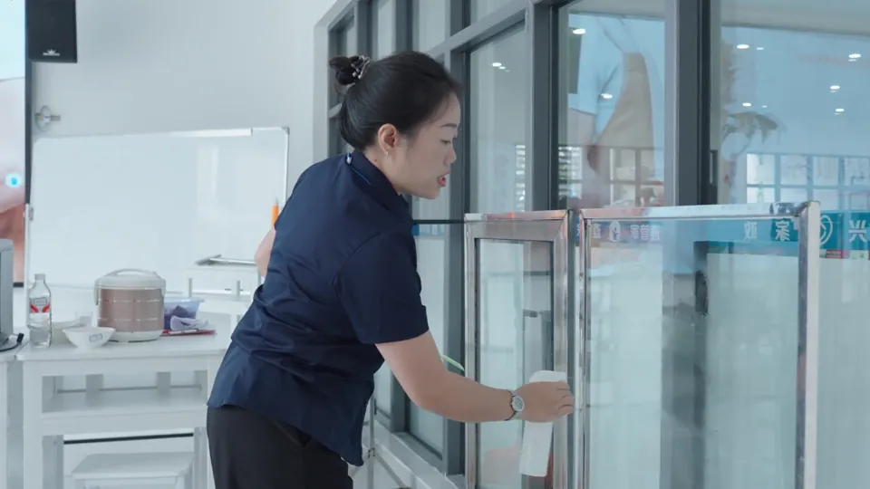 深度保洁相关服务或教学场景