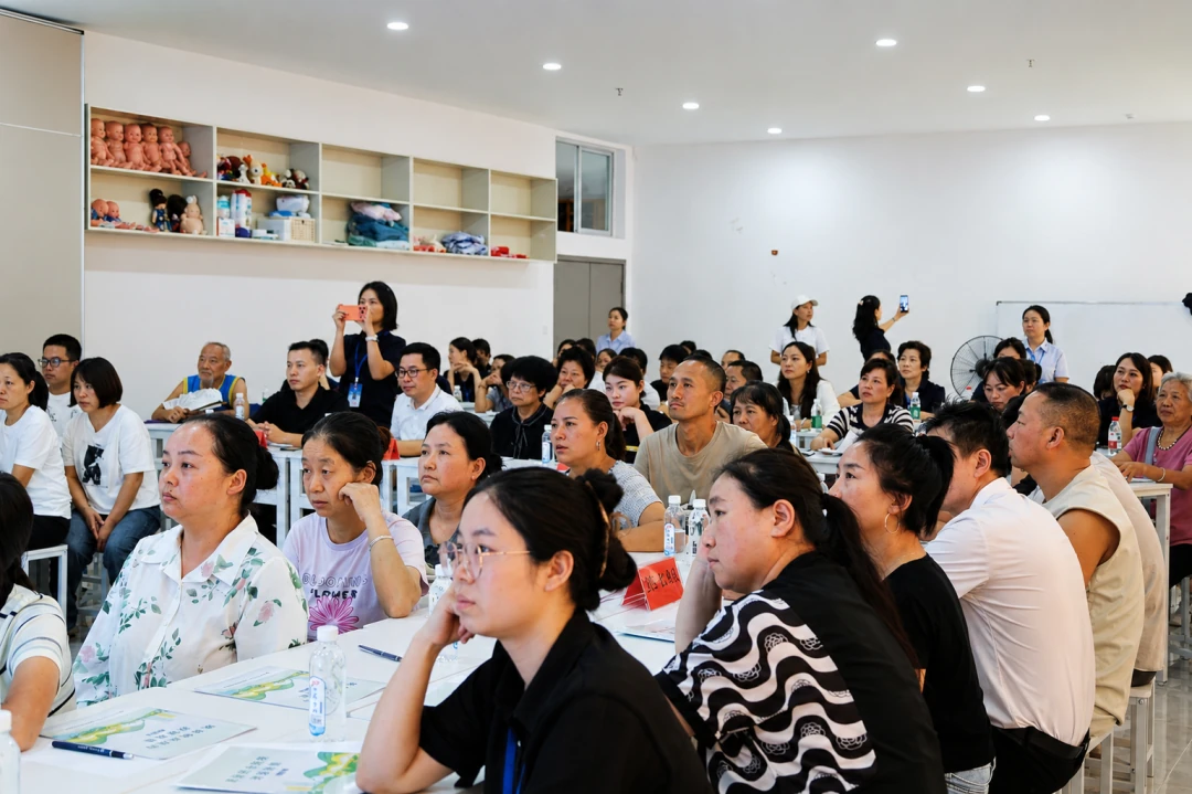 技能点亮人生 康养赋能就业｜“康养汇川”中医药与旅居康养融合沙龙在家兴职校举行 · 原文配图